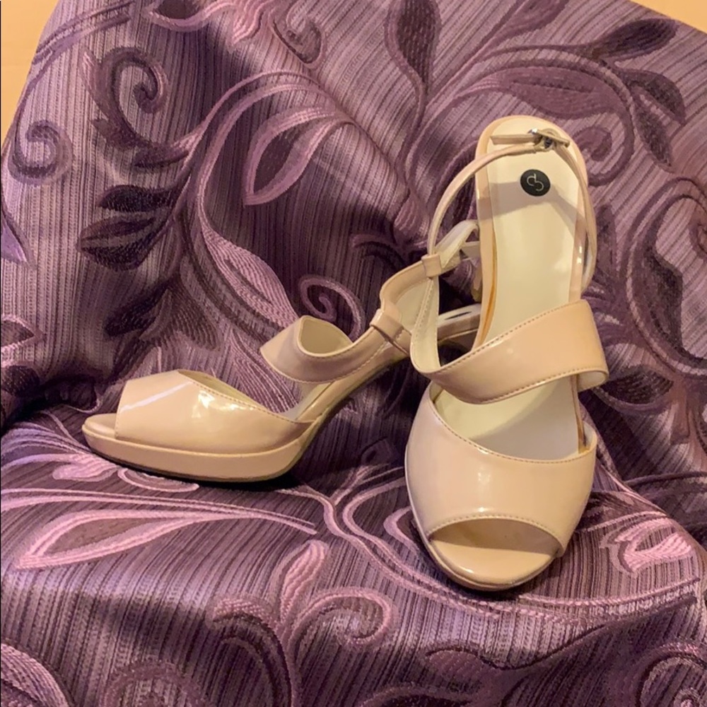 Nude heel